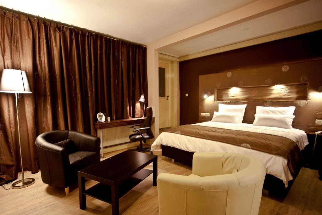 Raadhuis Dinther Suites Heeswijk-Dinther ห้อง รูปภาพ